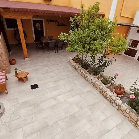 Archangelos Family House Apartment *