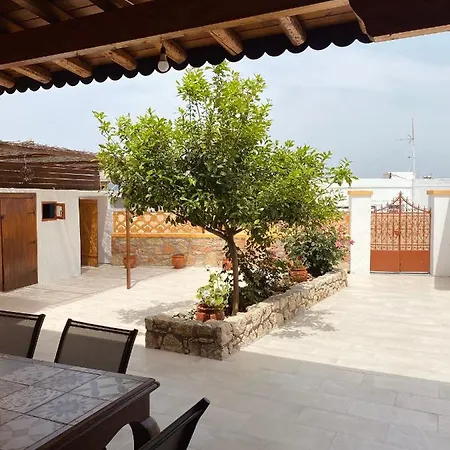 Family House Apartman Arhángelosz