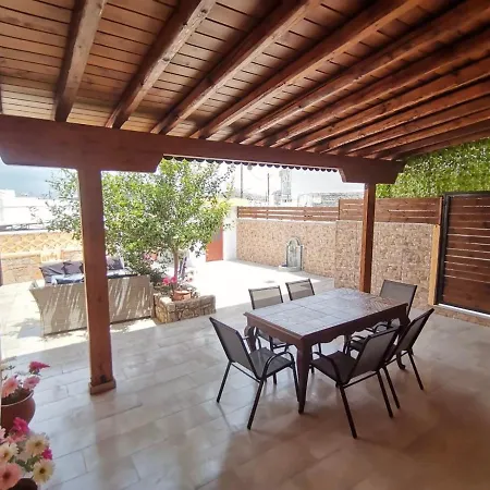 Apartment Archangelos Family House *